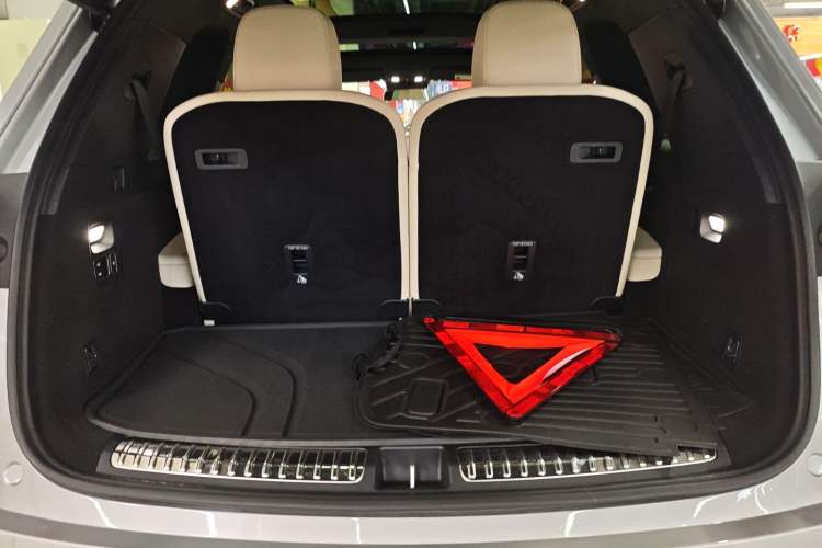 Used Li Auto L8 2023 Pro Model
