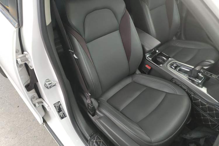 Used Chevrolet Malibu 2017 1.5T Automatic Luxury Edition Right Front Seat