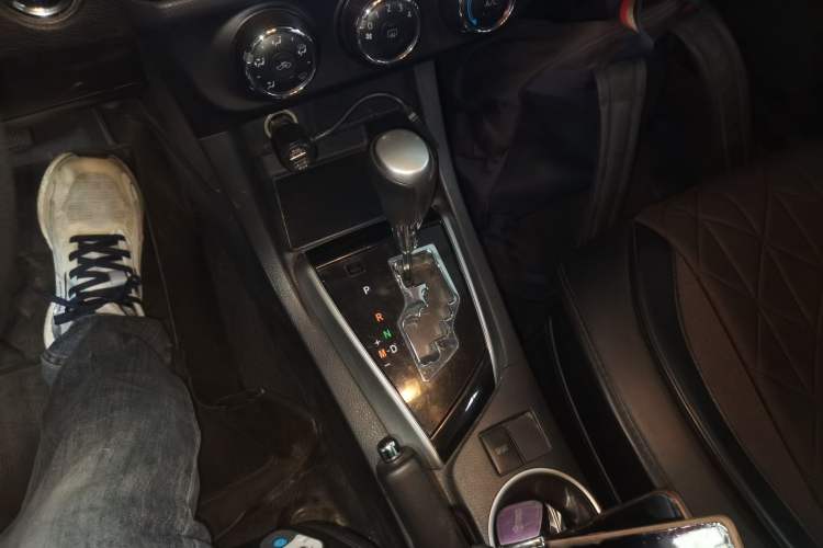 Used Toyota Levin 2016 1.6G CVT Elite Edition Gear Lever