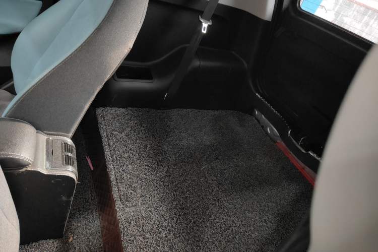 Used Chery QQ Little Ant 2022 Sweet Pink Edition Half-Sugar Version 3-Cell Lithium 30kW 408km Left Rear Seat