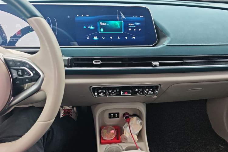 Used ORA Good Cat 2021 400km Standard Range Venus Edition Lithium-Ion Battery Audio And AC Panel