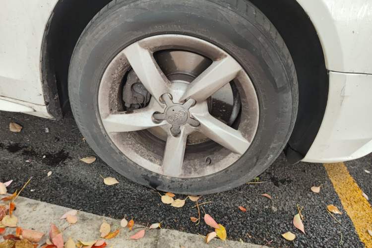 Used Audi A4L 2015 35 TFSI Automatic Standard Model Right Front Wheel Hub