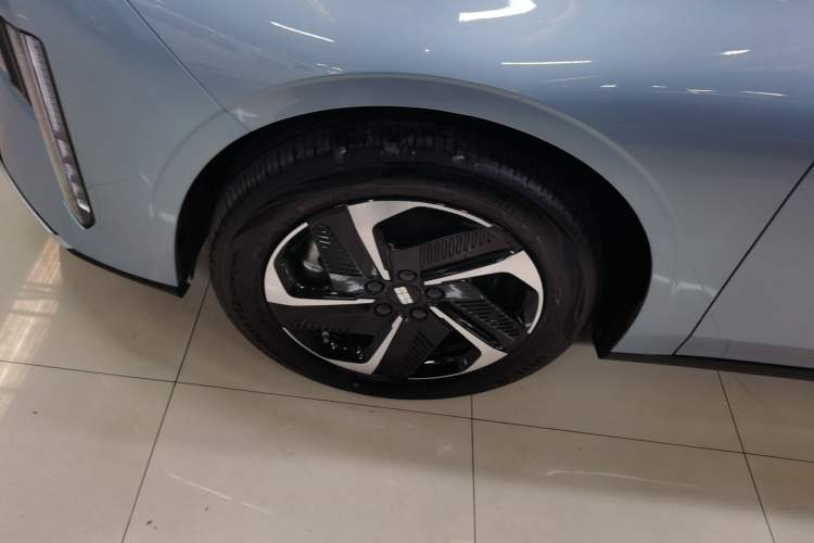 Used Geely Galaxy L6 2025 EM-i 140km Starship Edition Left Front Wheel Hub