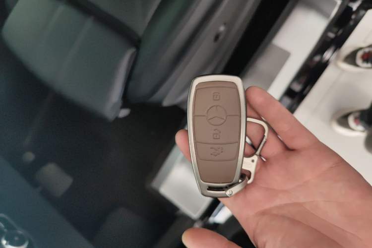 Used Mercedes-Benz V-Class 2024 V 300 Pilot Edition