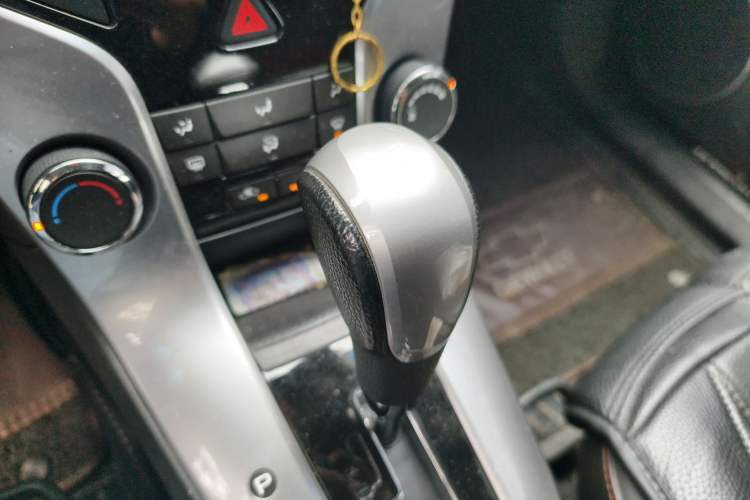 Used Chevrolet Cruze 2013 Hatchback 1.6L Automatic Luxury Model Gear Lever