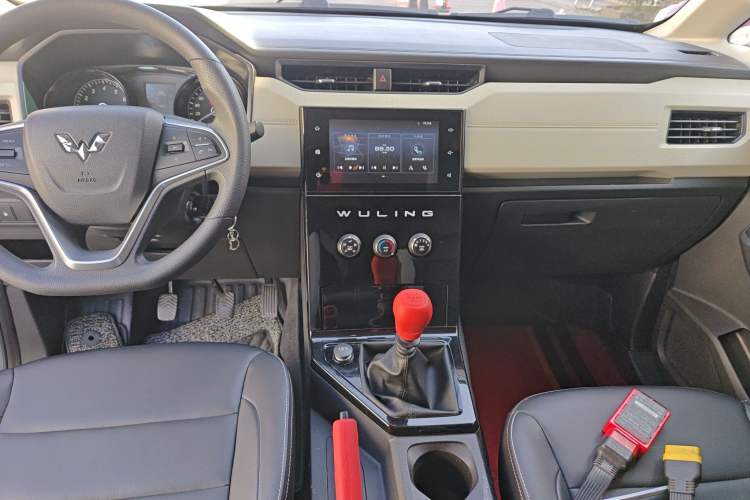 Used Wuling Hongguang PLUS 2019 1.5T Manual Luxury 7-Seater
