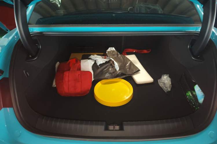 Used Xiaomi Auto SU7 2024 Four-Wheel Drive Ultra-Long Range Advanced Intelligent Driving Max Edition Trunk