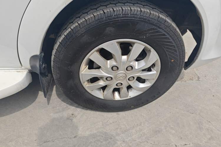 Used SAIC MAXUS V80 RV  Right Front Wheel Hub