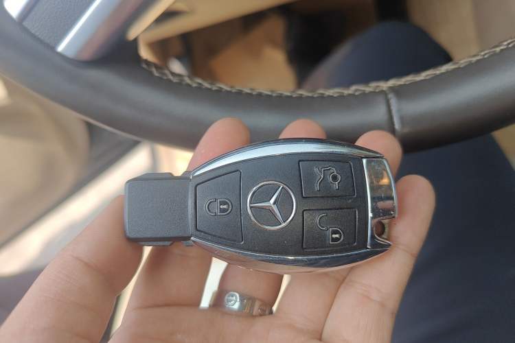 Used Mercedes-Benz R-Class 2014 R 400 4MATIC Luxury Model
