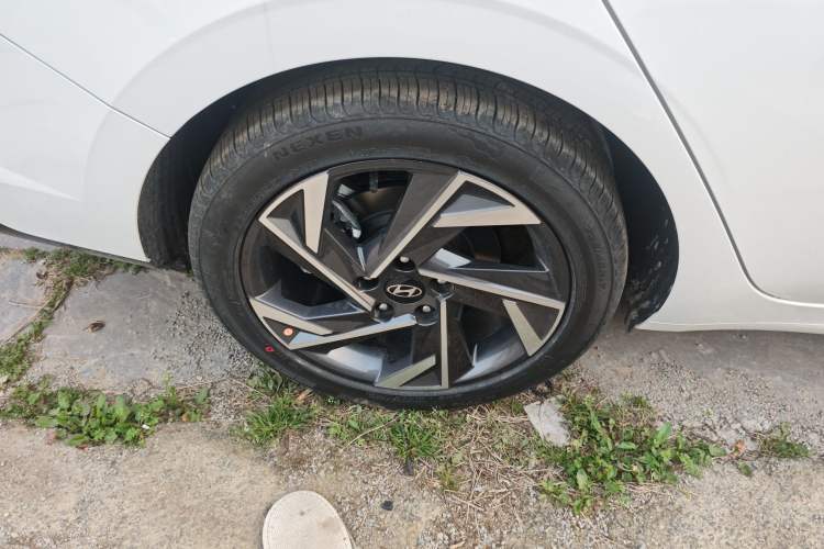 Used Hyundai Elantra 2023 1.5L CVT LUX Prestige Edition
