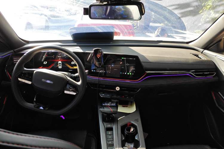 Used CHANGAN OSHAN X5 PLUS 2023 Revised Version 1.5T DCT Navigation Edition
