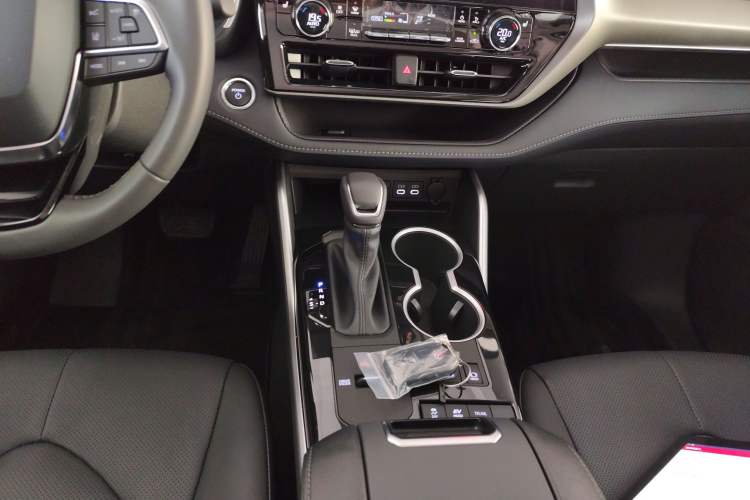 Used Toyota Highlander 2024 2.5L Smart Electric Hybrid Dual-Motor All-Wheel-Drive Luxury 7-Seater