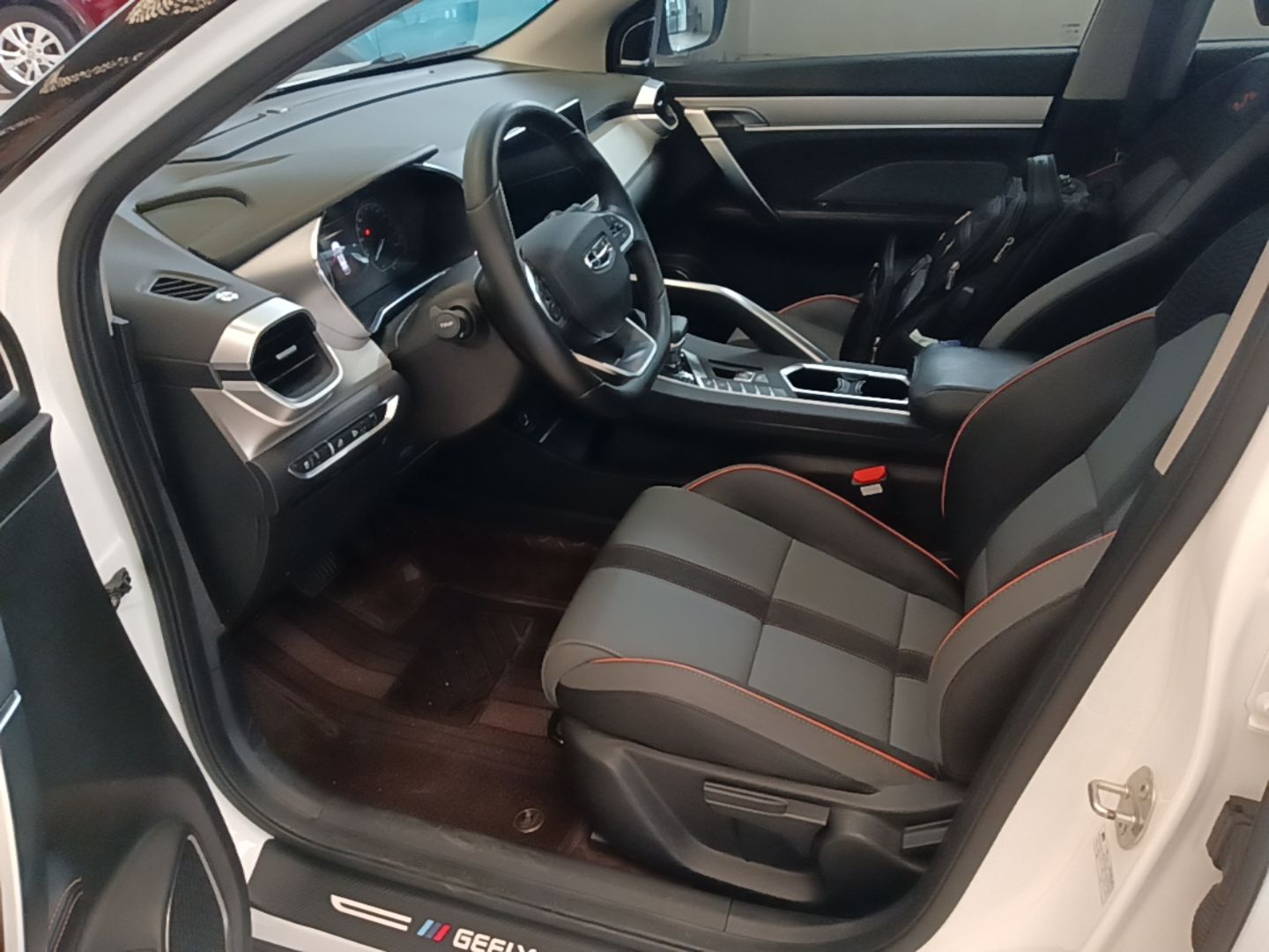 Geely Auto Coolray 2023 1.5T DCT Platinum Edition — снимка 17