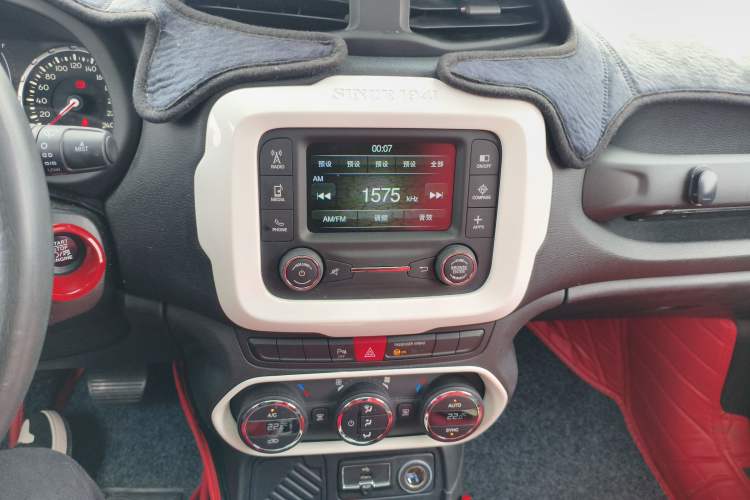 Used Jeep Renegade 2017 180T Automatic Jingneng Edition Audio And AC Panel