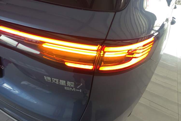 Used Geely Galaxy Galaxy Xingjian 7 EM-i 2025 120km Flagship Edition

