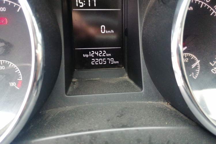 Used Skoda Yeti 2016 1.4TSI Manual Entry-Level Model Odometer Close Up