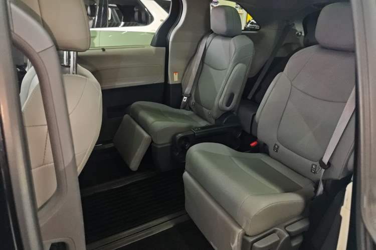 Used Toyota Granvia 2023 2.5L Hybrid Prestige PLUS Edition