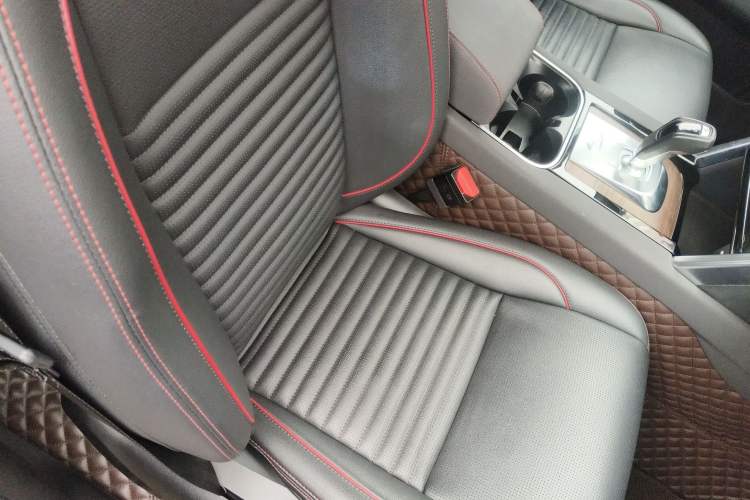 Used Land Rover Discovery Sport 2020 249 PS R-Dynamic Performance Edition Right Front Seat