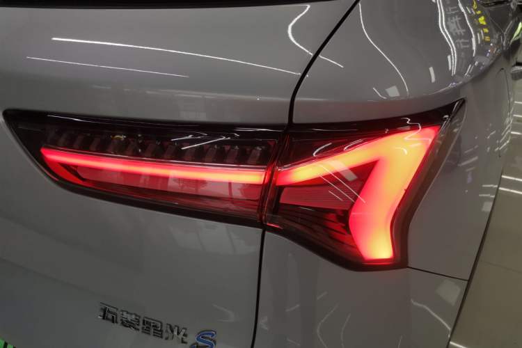 Used Wuling Xingguang S 2024 130 km Flagship Version Right Rear Taillight