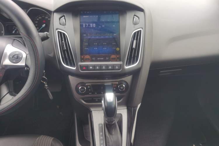 Used Ford Focus 2012 Hatchback 1.6L Automatic Fashion Edition
