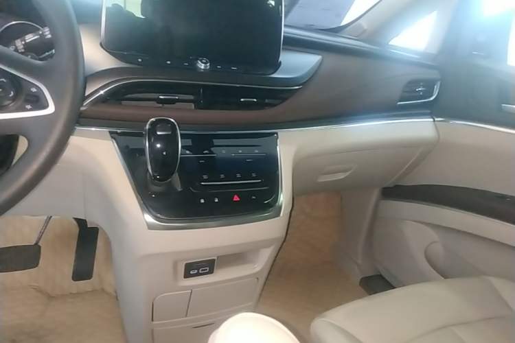 Used Buick GL8 2023 Land Executive Class Smart Enjoyment Model
