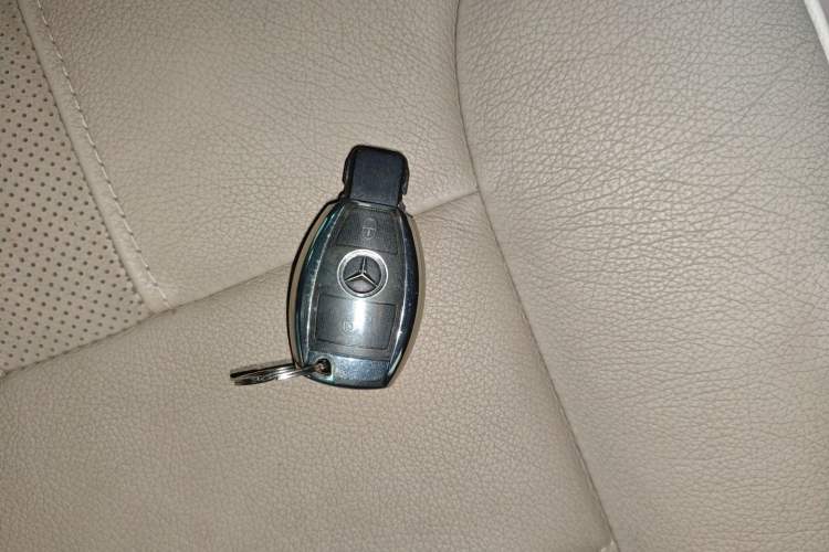 Used Mercedes-Benz R-Class 2015 R 320 4MATIC Luxury Model