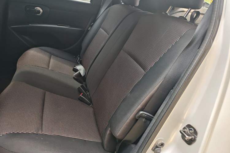 Used Nissan Livina 2010 JINRUI Edition 1.6L Automatic Standard Model Left Rear Seat
