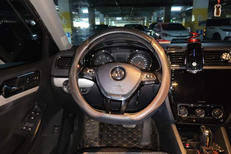 Used Volkswagen Sagitar 2015 1.6L Automatic Comfort Model
