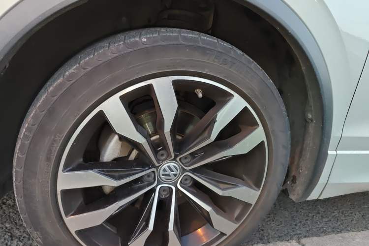 Used Volkswagen Tiguan L 2019 330TSI Automatic Two-Wheel Drive R-Line Flagship Model China VI Standard
