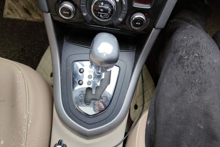 Used Peugeot 408 2013 2.0L Automatic Luxury Edition Gear Lever
