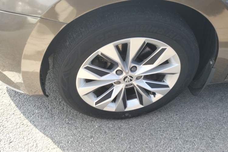 Used Skoda Superb 2016 TSI330 DSG Innovation Edition Exterior 4