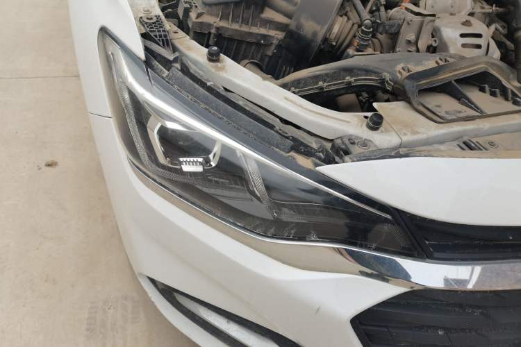 Used Chevrolet Monza 2019 320T Manual Xinxin Edition China VI Right Front Headlight