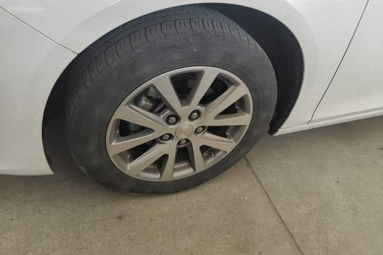 Used Chevrolet Malibu 2018 530T Automatic Luxury Edition Left Front Wheel Hub