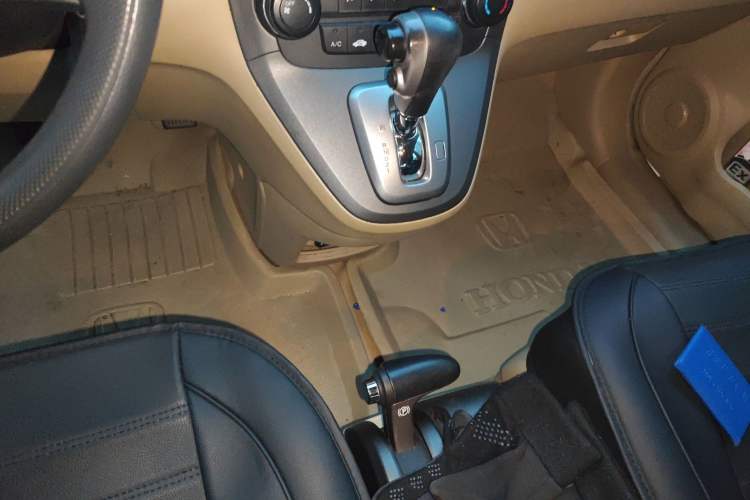 Used Honda CR-V 2010 2.0L automatic two-wheel drive urban version Gear Lever