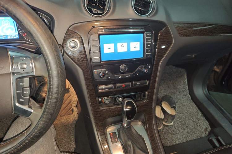 Used Ford Mondeo 2011 2.0L GTDi 200 Luxury Edition Audio And AC Panel