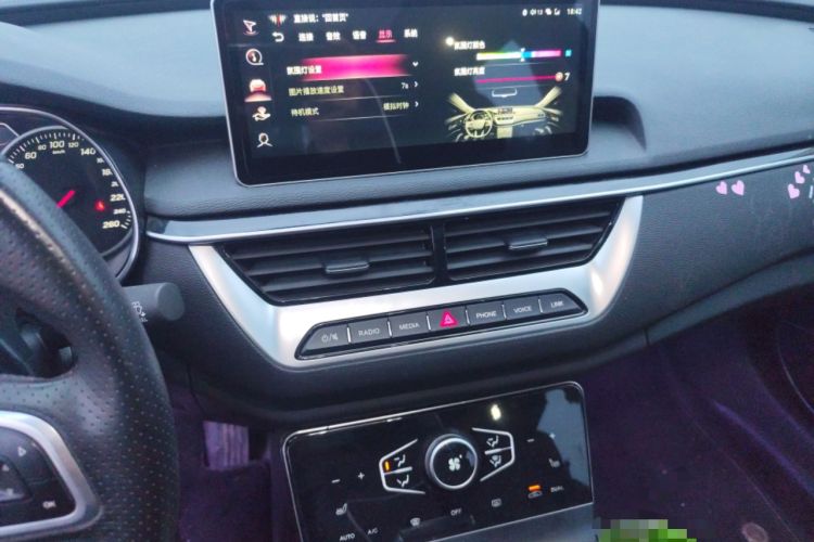 Used Hongqi H5 2022 Classic Model Facelift 1.8T Automatic Smart Connect Flagship Edition Audio And AC Panel