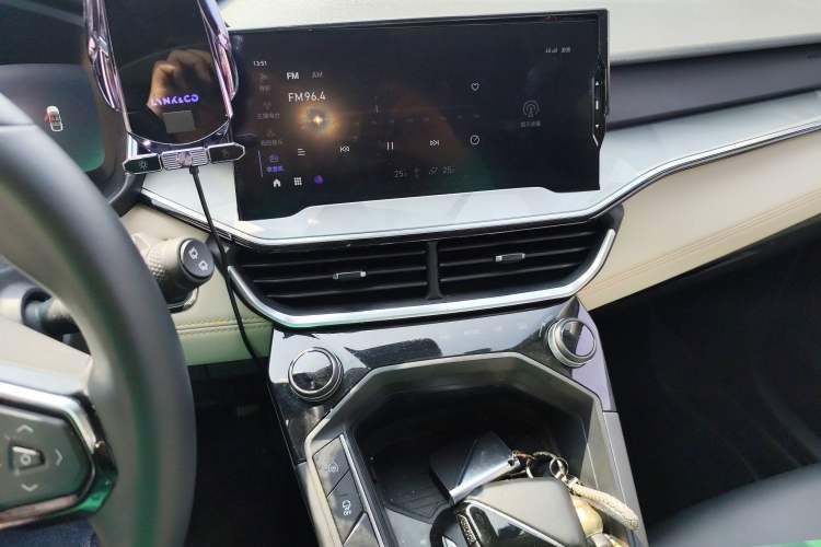 Used Lynk & Co 06 EM-P 2022 PHEV 84 km Range Pro Version Audio And AC Panel