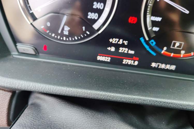 Used BMW X1 2020 sDrive25Li Leading Model Odometer Close Up