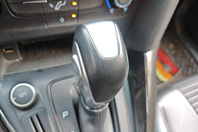Used Ford Focus 2018 Hatchback Classic 1.6L Automatic Trendy SmartDrive Edition Gear Lever