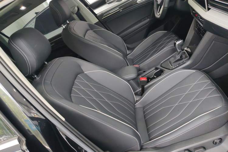 Used Volkswagen Tiguan L 2025 Model, Outstanding Version, 300TSI Automatic Two-Wheel Drive Longteng Edition