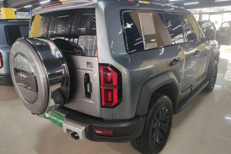 Used Formula Leopard 5 2023 Explore Edition Rear Right 45 Deg