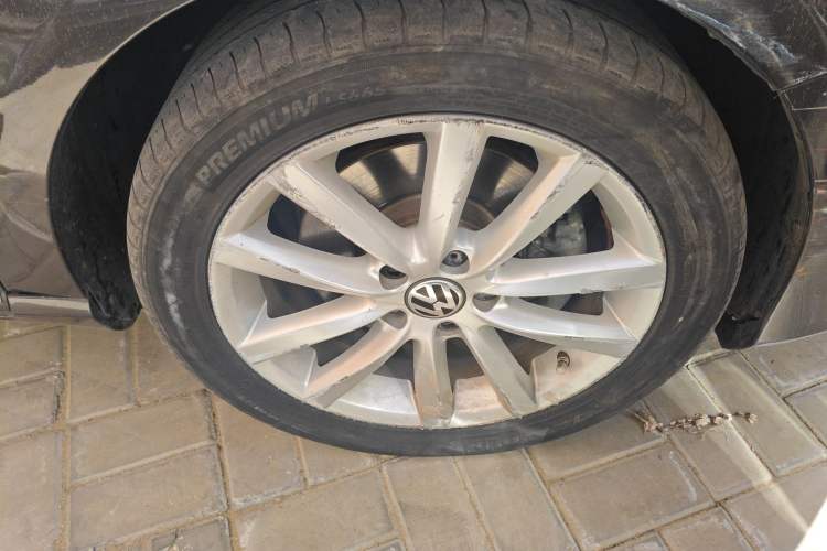 Used Volkswagen Magotan 2012 2.0 TSI Ultimate Edition Right Front Wheel Hub