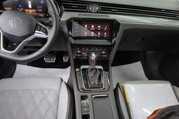 Used Volkswagen Magotan 2023 2 Million Units Limited Edition 330TSI DSG Leading Version