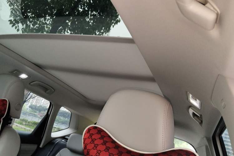 Used Volkswagen Tharu 2024 300TSI Two-Wheel-Drive Full Moon Edition Headliner