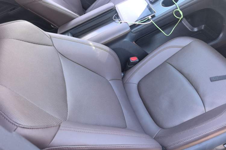 Used Toyota Granvia 2023 2.5L Hybrid Flagship VIP Edition Right Front Seat