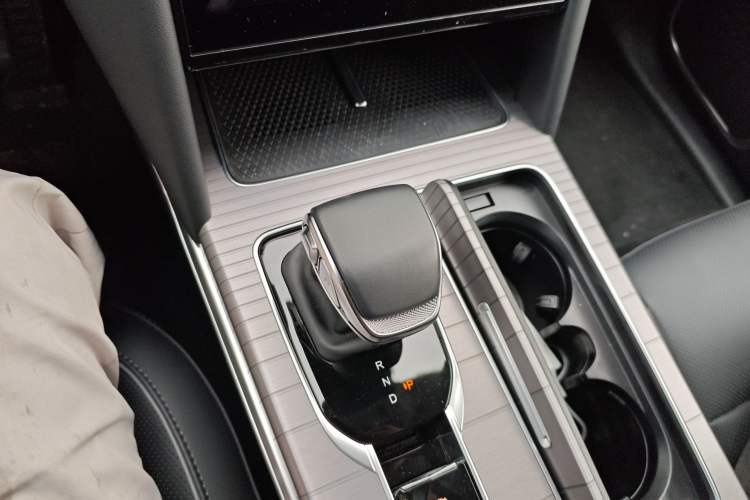 Used Hongqi HS7 PHEV 2024 2.0T PHEV Four-Wheel Drive Flagship Edition 6 Seats