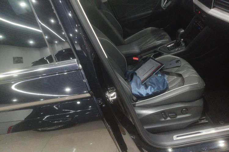 Used Volkswagen Tiguan L 2022 330TSI Automatic Two-Wheel Drive R-Line Enhanced Edition
