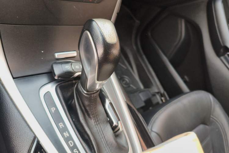 Used Ford Edge 2017 EcoBoost 245 Two-Drive Platinum Edition 5 Seats Gear Lever