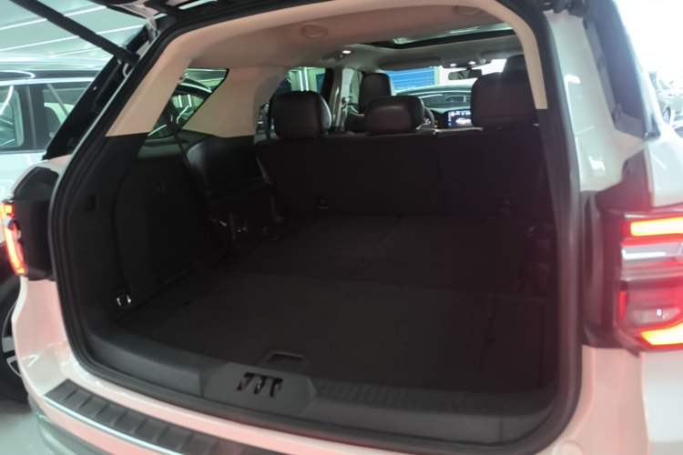 Used Ford Explorer 2023 EcoBoost 285 Four-Wheel Drive Titanium Edition 7-Seater Trunk