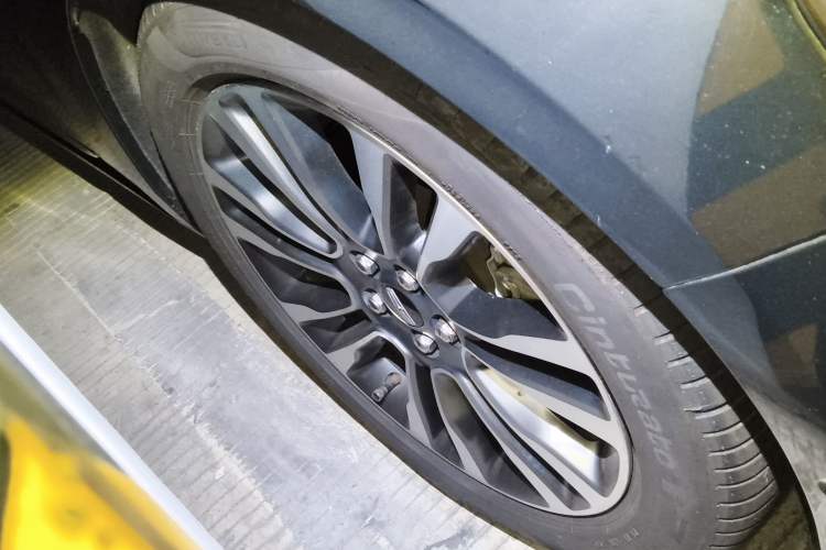 Used Lincoln Continental 2018 3.0T Four-Wheel Drive Prestige Edition Right Front Wheel Hub